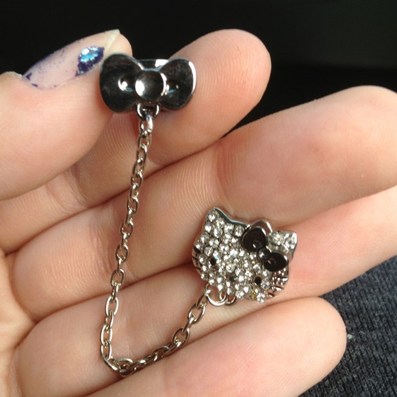 Hello Kitty Ear Cuff