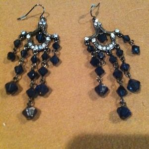 SEXY CHANDLER EARRING