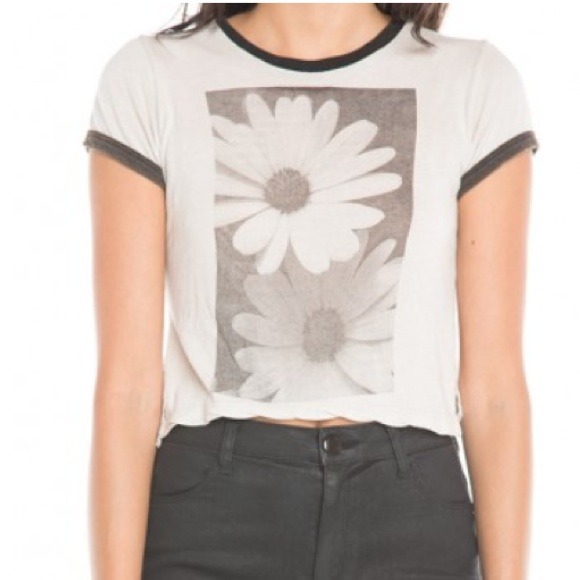 BRAND NEW NEVER BEEN WORN STILL WITH TAGS!! - Picture 3 of 3