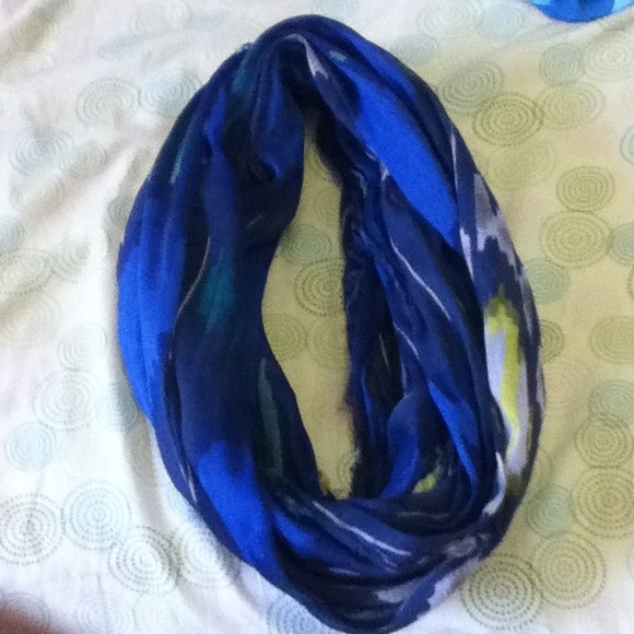 SOLD.....AE aztek scarf