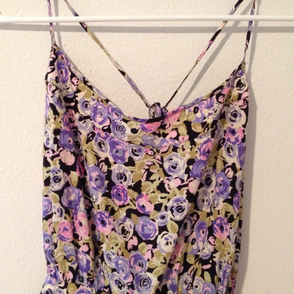 ❌❌SOLD in bundle❌❌Moda International floral romper - Picture 2 of 4