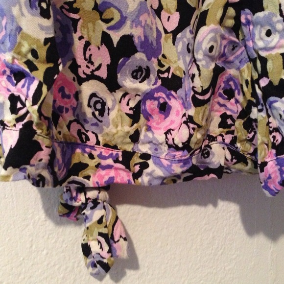 ❌❌SOLD in bundle❌❌Moda International floral romper - Picture 3 of 4