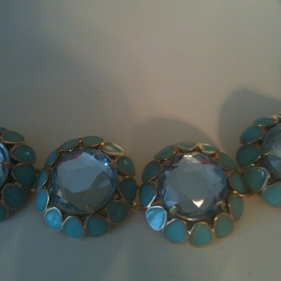 🎁SOLD🎁Blue flower drop necklace - Picture 2 of 4