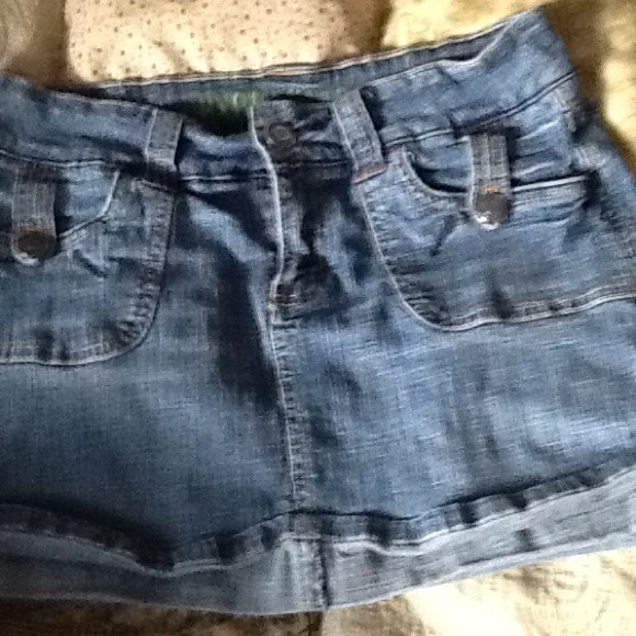 Cute Jean Skirt - Picture 2 of 2