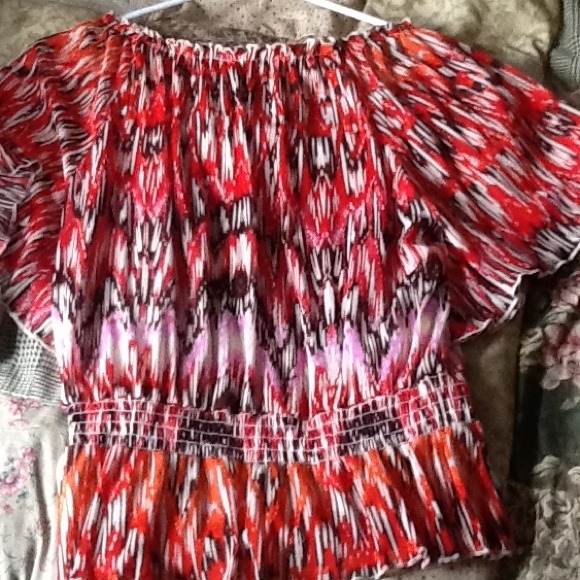Cute patterned lose top - Picture 2 of 2