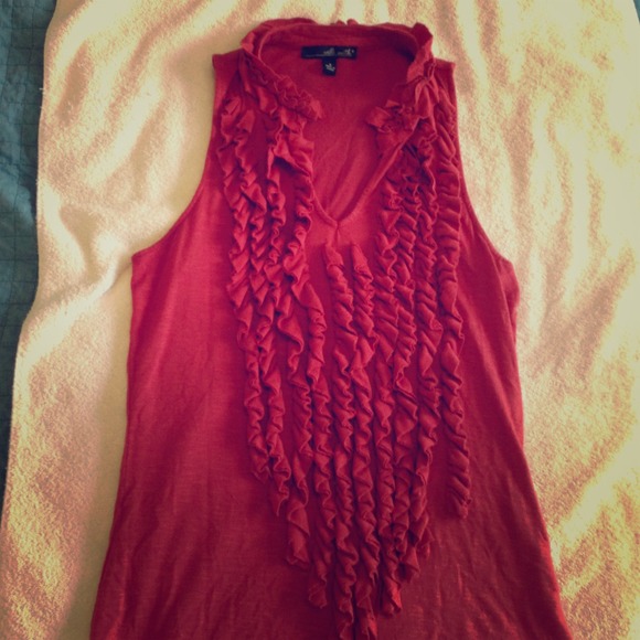 Small ruffled tank top