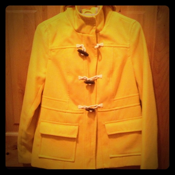 ❤TRADED ❤Old navy yellow pea coat with hood