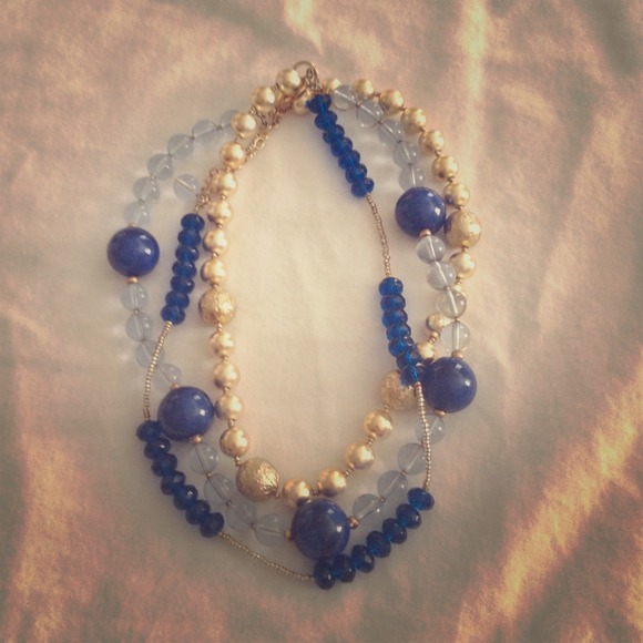 Multi-layered necklace