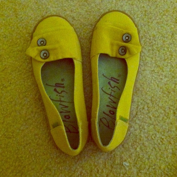 Brand new cute yellow flats