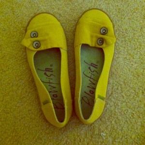 Brand new cute yellow flats