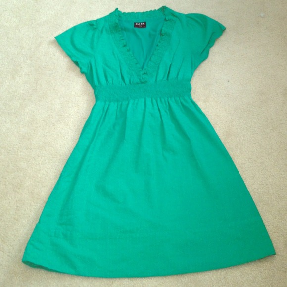 Fun and Flirty BCBG Green Dress!