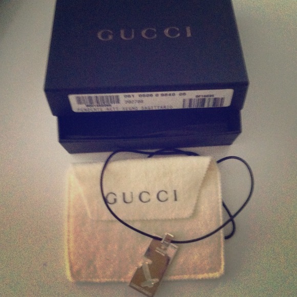 Gucci pendent necklace