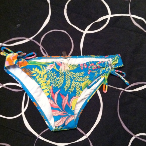 Bathing suit - Picture 2 of 2