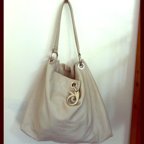 ⛔️SOLD!⛔️ Vera Wang Ivory Leather Slouchy Hobo Bag