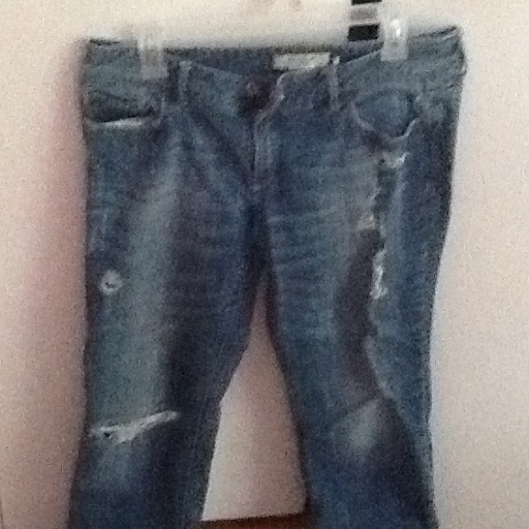 Cute Ripped A&F Capris - Picture 3 of 3