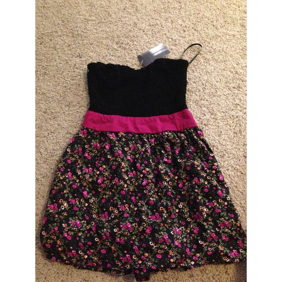 Urban Outfitters Other - Floral romper