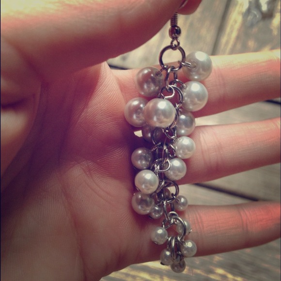 Pearl drop earrings