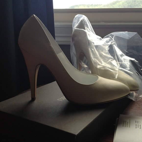 Bruno Magli Aileen high heels - Picture 2 of 4