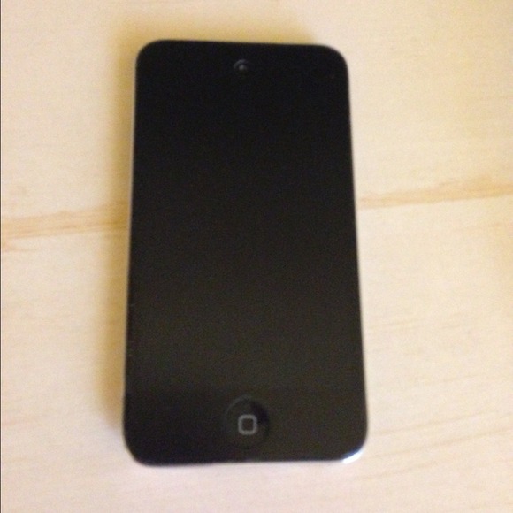 iPod touch 4th gen. 8GB. USED.