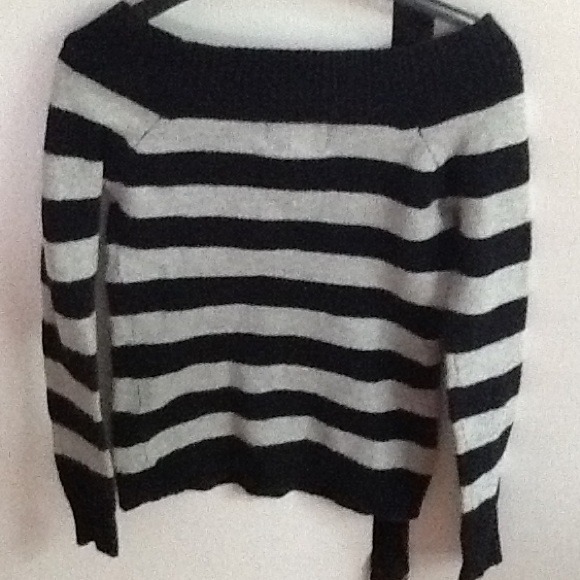Cute black striped sweater - Picture 2 of 3