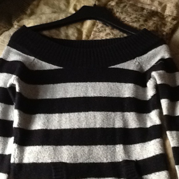 Cute black striped sweater - Picture 3 of 3