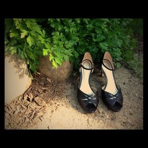 Ann Taylor 3in black high heels