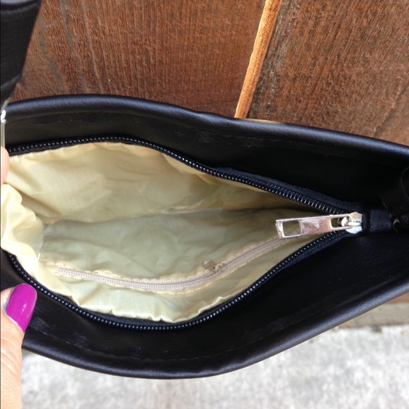 ❌SOLD IN A BUNDLE❌CrossbodymessengerFringe Handbag - Picture 3 of 3