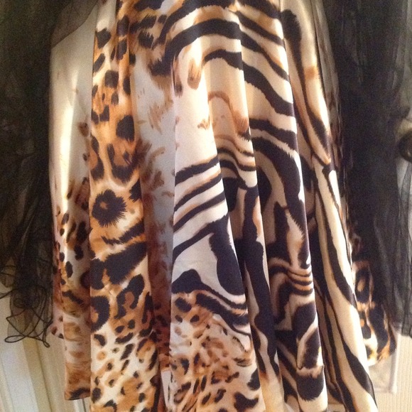 Beautiful dress - Picture 4 of 4