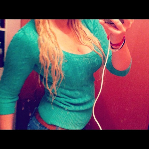 American Eagle sweater