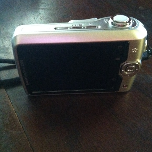 Kodak 14 megapixel digital camera with case - Picture 2 of 2