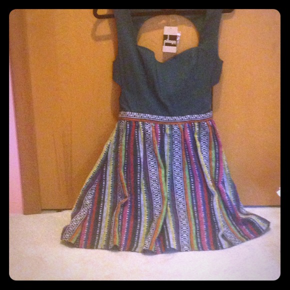 Green Embroidered Cut-out Dress! *NEW WITH TAGS*