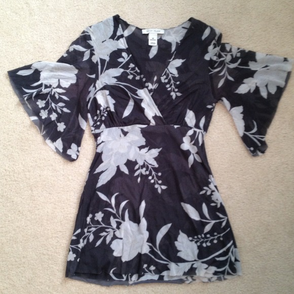 ❌SOLD IN BUNDLE White House Black Market 3/4 sleev