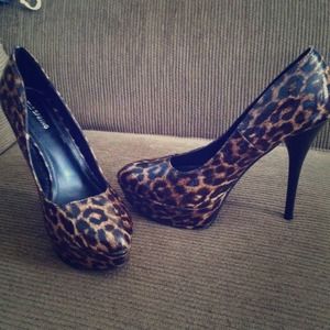 Call it spring leopard pumps