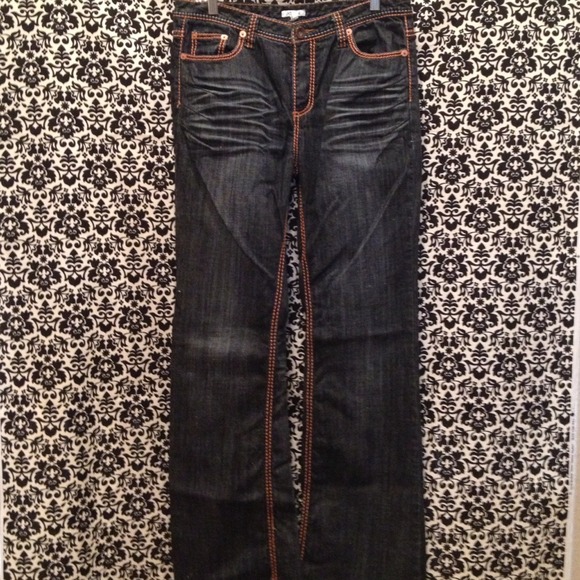 *SOLD* to @sparksandglit