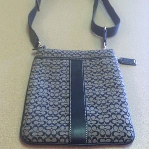 ⛔Reserved⛔Authentic Coach cross body bag
