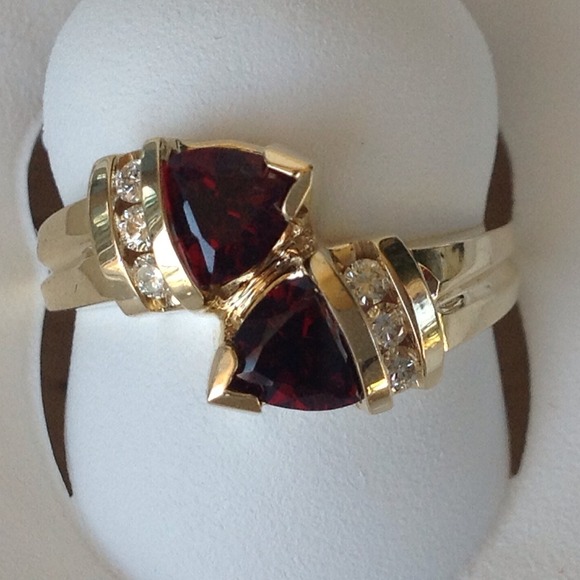 14Kt Trillion Garnet Diamond Ring
