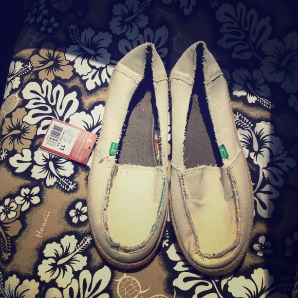 Brand new sanuk shoes.