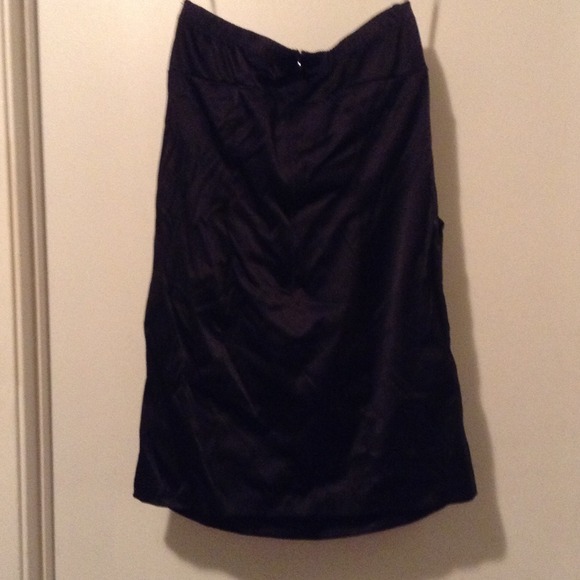 LITTLE BLACK DRESS. - Picture 3 of 3