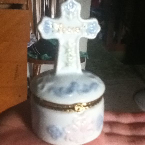 A small glass keeper