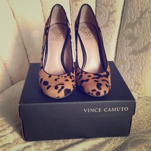 EUC w/box Vince Camuto Elaine Leopard Pump Sz8