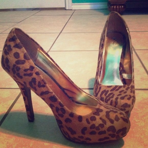 Leopard styled heels - Picture 1 of 3