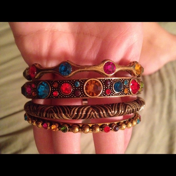 Set of 4 bracelets
