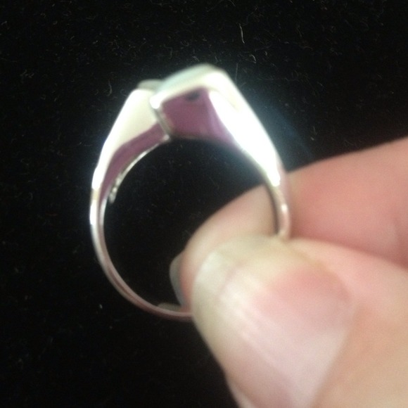 #31. A silver ring with mother of pearl stones - Picture 2 of 4