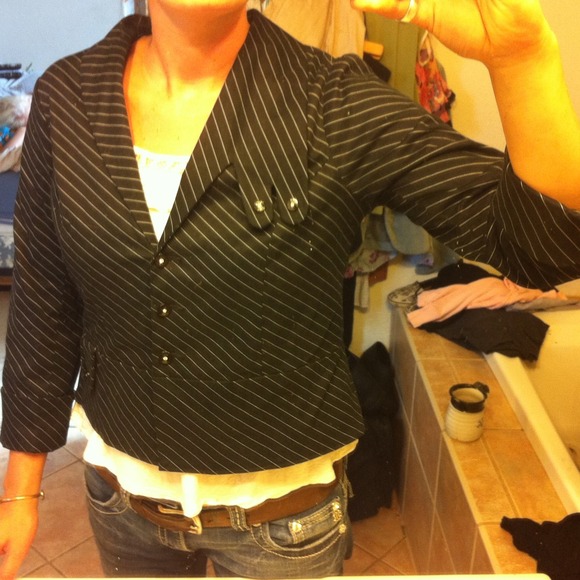 3/4 sleeve jacket. Super cute!