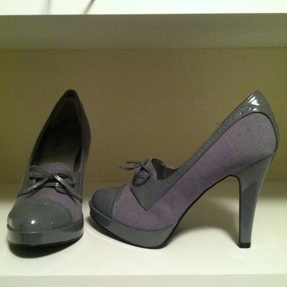 Gray Oxford heels