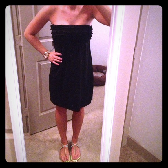 🚫sold in bundle🚫NWOT strapless black dress