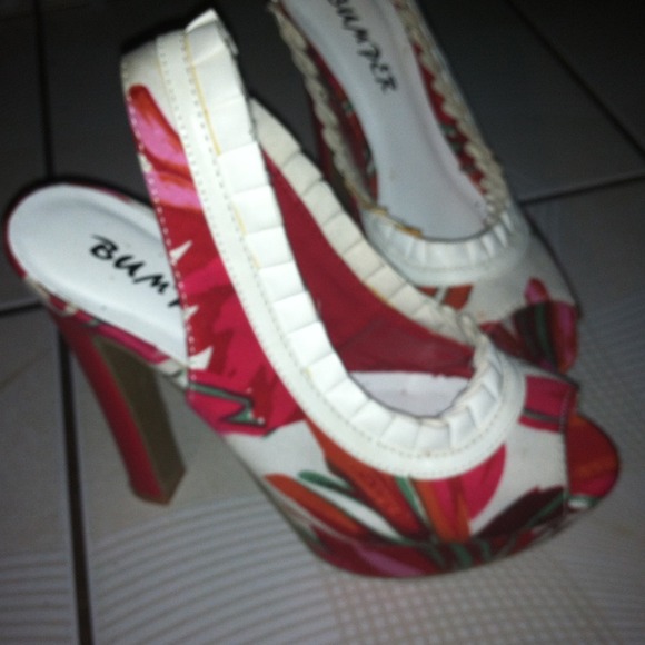 Beautiful Floral sling back pumps