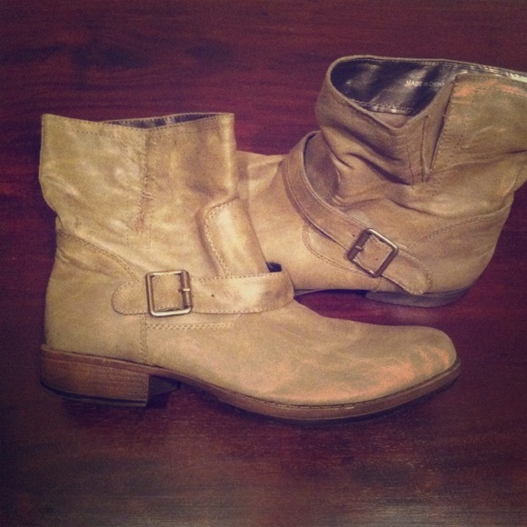 Forever 21 Shoes - ⭐Tan Moto Crop Boot⭐