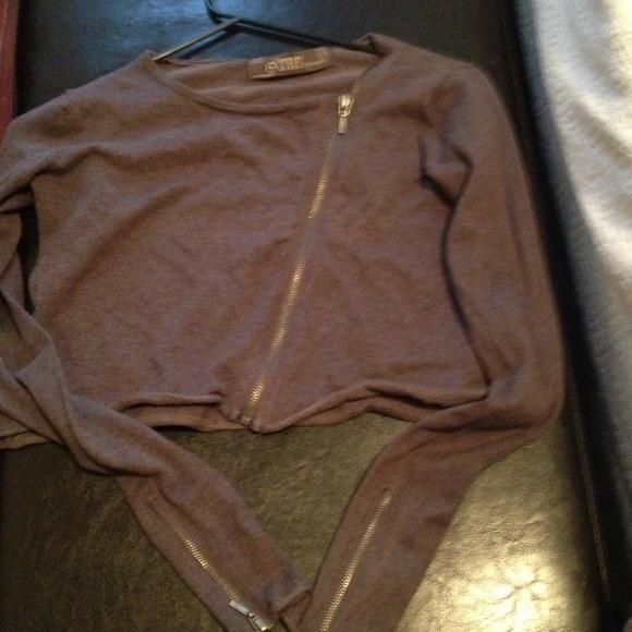 Zara Tops - Crop sweater