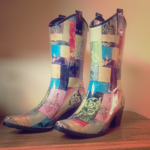Boots - Cowgirl rain boots!